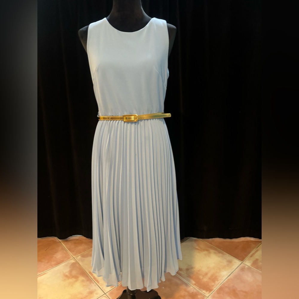 Light blue sleeveless dress